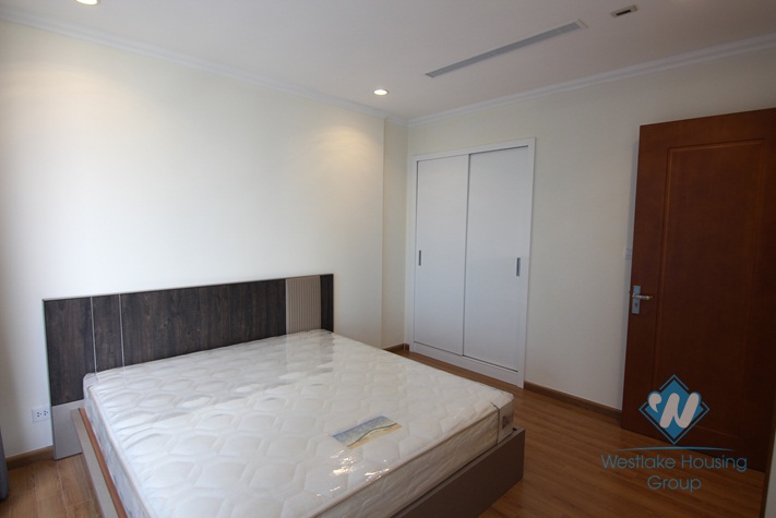 Nice and warm apartment for rent in Vinhomes Nguyen Chi Thanh, Dong Da district, Ha Noi